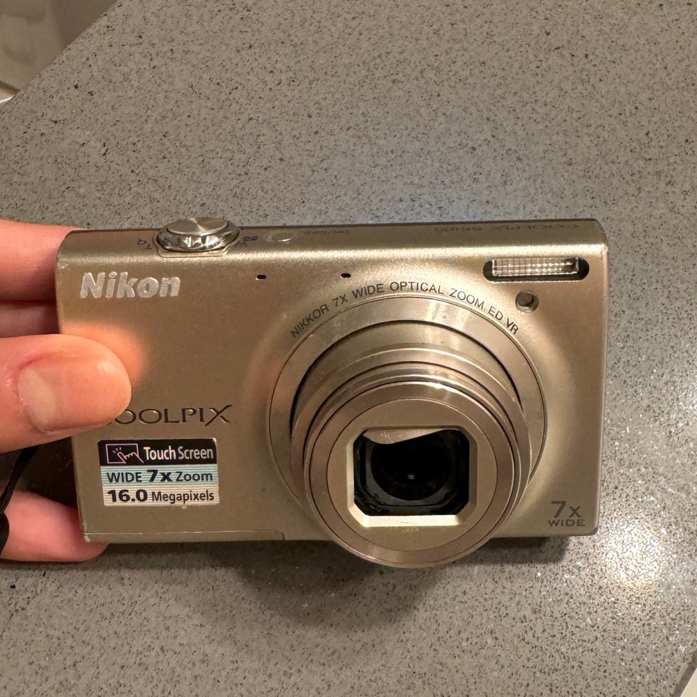 Nikon Coolpix S6100